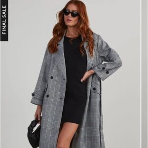 NWOT…VICI COLLECTION… Grey Plaid Trench Coat…Size Medium